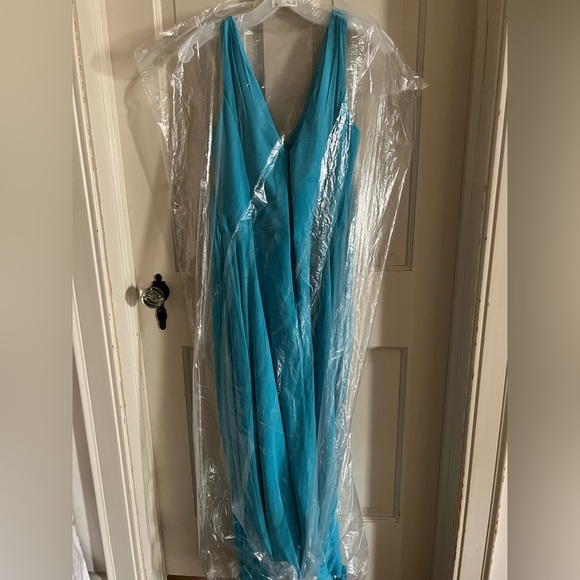 David’s Bridal Bridesmaid dress in Malibu size 8 NEW with tags - Picture 6 of 8